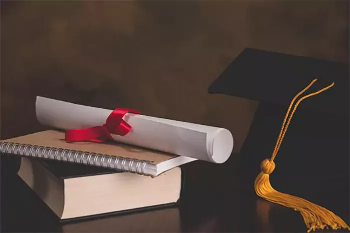 توصیه‌نامه یک مدرک رسمی است که توسط استاد، مدیر یا کارفرما نوشته می‌شود 

