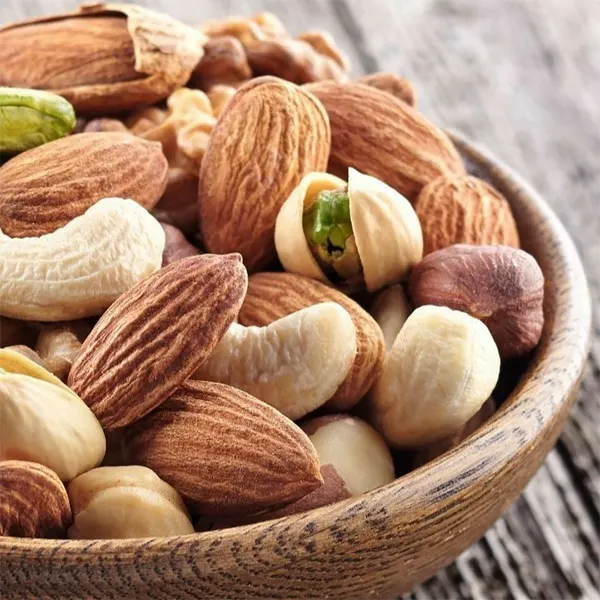 چرا آجیل می‌تواند بهترین همراه رژیم غذایی خانم‌ها باشد؟ - دانشچی