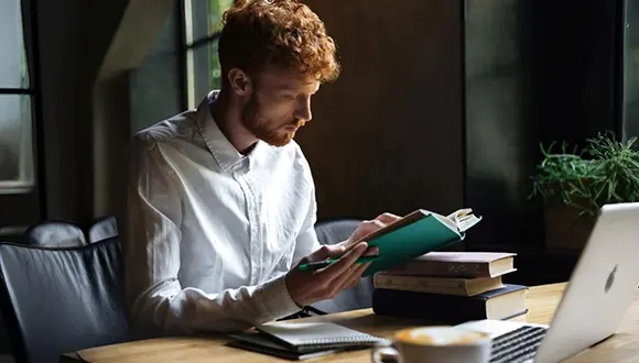 راهنمای جامع انتخاب بهترین دوره آیلتس خودخوان